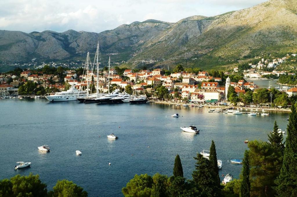 & In * Cavtat